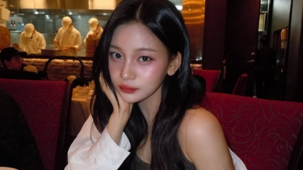 4 Ide Gaya Santai ala Umji VIVIZ Buat yang Suka Look Minimalis dan Modis