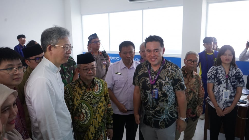 Axioo Smart Classroom 5.0: Revolusi Pembelajaran SMK dengan Teknologi Cerdas, Donasi Rp 500 Juta untuk SMK Islam Ruhama!