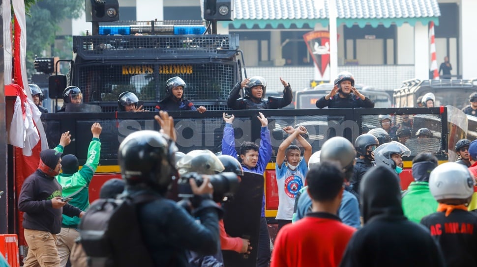 Brutalitas Polisi Cuma Dianggap Khilaf? Pernyataan Prabowo Bikin Publik Makin Gerah