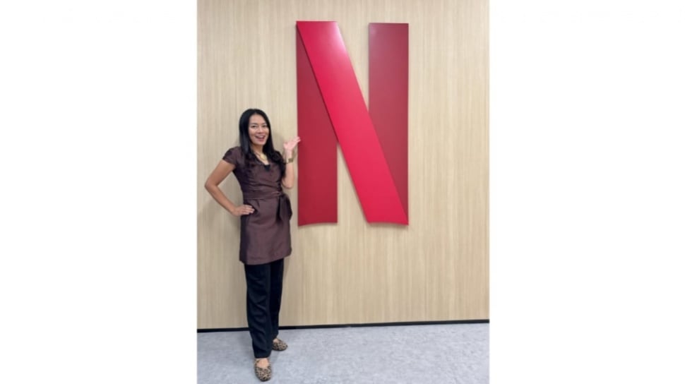 Dee Lestari Pamer Foto Bareng Netflix, Aroma Karsa Bakal Difilmkan?