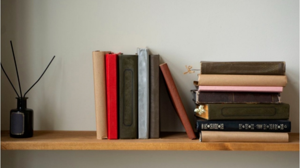 10 Ide Hadiah Anti-Mainstream buat Book Lovers, Nggak Cuma Buku Aja!