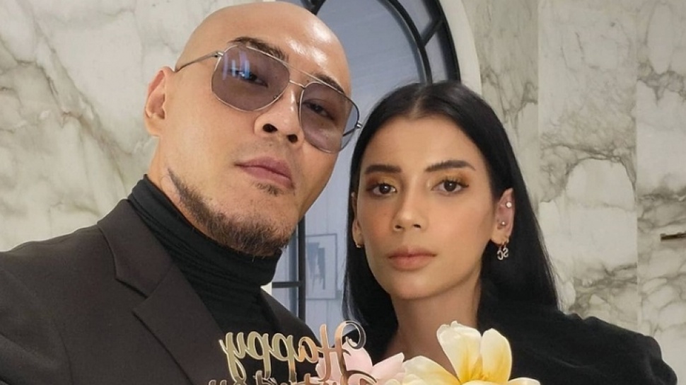 Rumah Tangga Deddy Corbuzier dan Sabrina Diisukan Retak, Dulu Pacaran Diam-Diam Tanpa Restu Orangtua