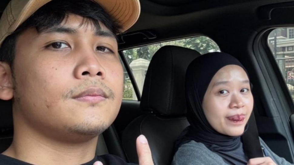 Dipanggil Sabin, Bintang Emon dan Istri Rayakan Kelahiran Anak Pertama