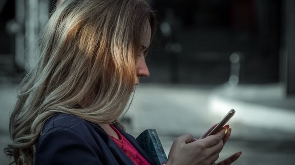 Fear of Missing Content: Tren Media Sosial yang Bikin Gen Z Lelah dan Tertekan