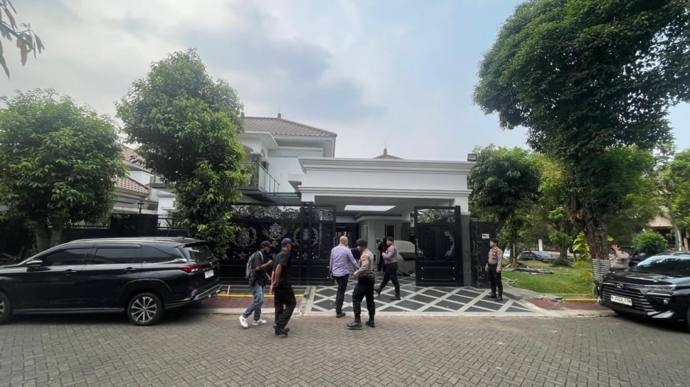 Kembangkan Kasus Bekasi, KPK Geledah Rumah Mewah Anggota Polisi Yayat Sudrajat