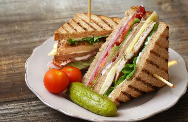 Ilustrasi sandwich. (sumber: Shutterstock)