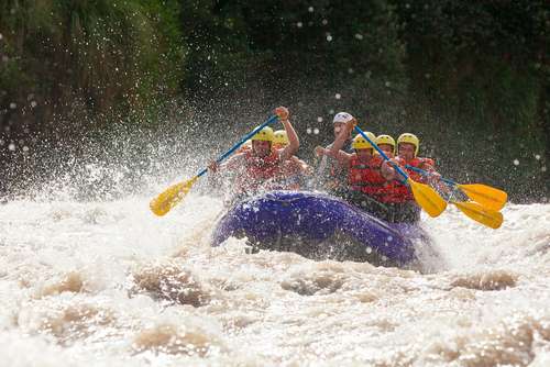 Ilustrasi rafting. (Shutterstocks)