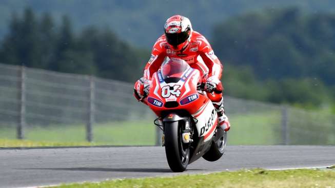 Pebalap tim Ducati, Andrea Dovizioso, saat uji coba di Sirkuit Mugello. (Motogp.com)