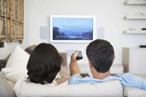 Menonton TV (shutterstock)