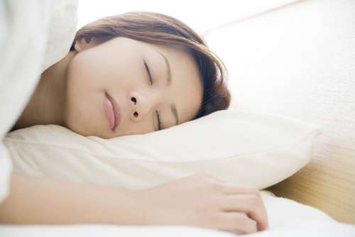 Ilustrasi perempuan tidur (shutterstock)