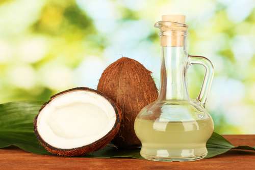 Ilustrasi minyak kelapa. (Shutterstock)