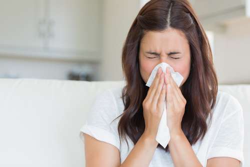 Ilustrasi menderita flu, pilek dan batuk. (Shutterstock)