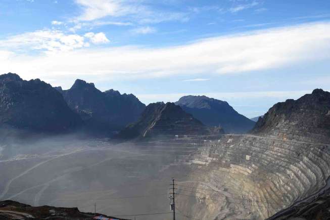 Kawasan Grasberg Mine milik PT. Freeport Indonesia (PTFI ) di Tembagapura, Mimika, Timika, Papua, Minggu (15/2).