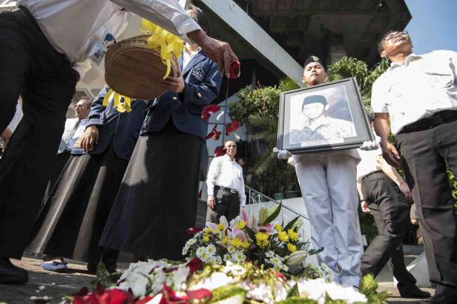 Peringatan 17 Tahun Tragedi 12 Mei 1998 di Universitas Trisakti, Grogol, Jakarta, Selasa (12/5).