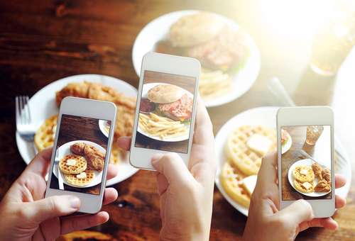 Ilustrasi foto makanan diunggah ke Instagram (Shutterstock).