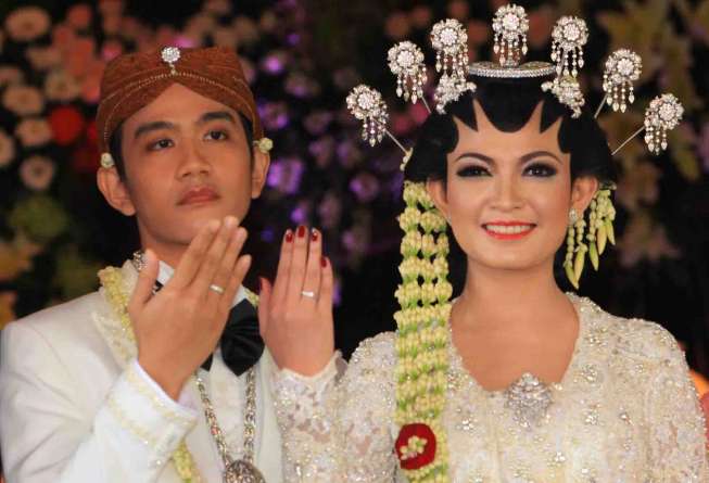 Pernikahan Gibran Rakabuming Raka dan Selvi Ananda di Gedung Graha Saba, Solo, Jawa Tengah, Kamis (11/6). [Antara]