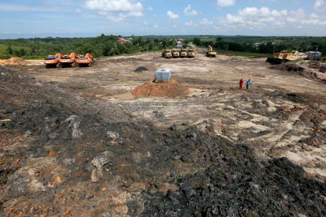 Kampus Kelola Bisnis Tambang, Mercusuar Ilmu atau Menara Asap?