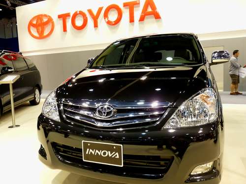 Kijang Innova, salah satu varian MPV andalan Toyota di Indonesia (Shutterstock).