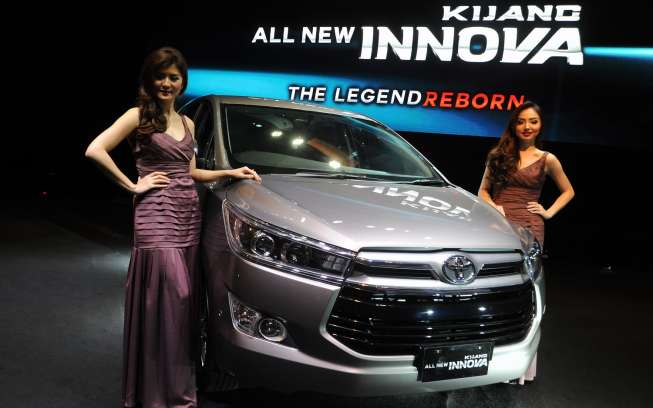 Toyota New Kijang Innova ketika diluncurkan di Jakarta, Senin (23/11) [Antara/Audy Alwi].