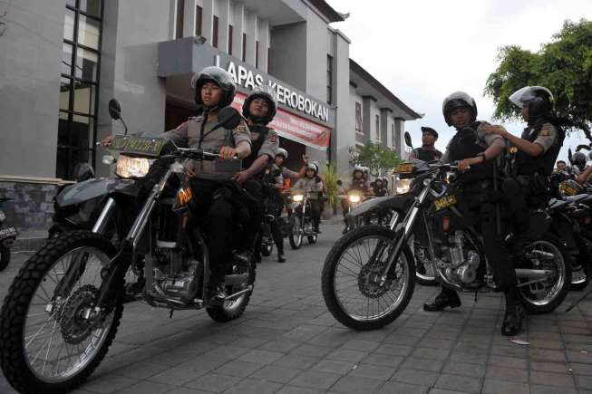 Situasi di lapas terbesar di Bali itu mulai kondusif namun polisi bersenjata masih melakukan penjagaan.