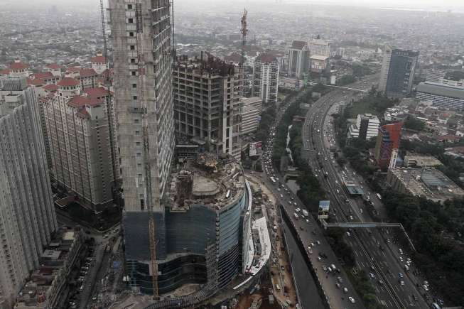 Sejumlah gedung bertingkat di kawasan Jakarta, Kamis (25/2).