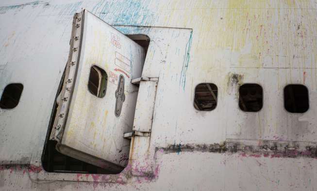 Ilustrasi pintu darurat pesawat. (Shutterstock)