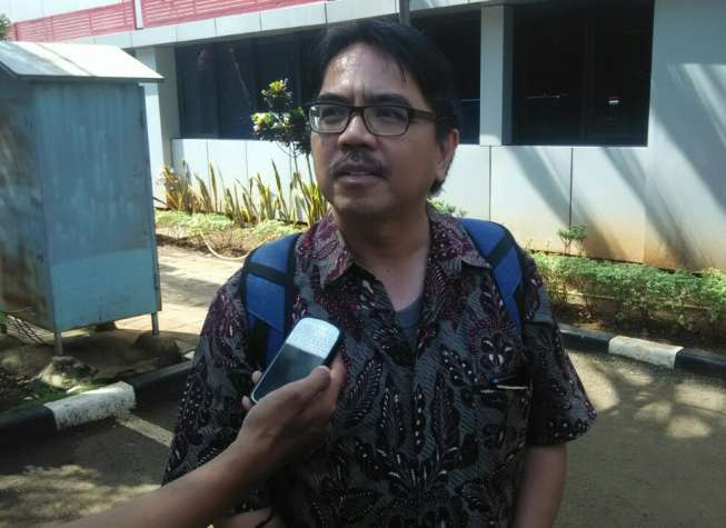 Pengamat komunikasi UI Ade Armando usai diperiksa Polda Metro Jaya, Kamis (23/6/2016). [Suara.com/Agung Sandy Lesmana]