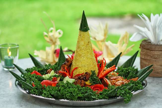 Ilustrasi nasi tumpeng [shuterstock]