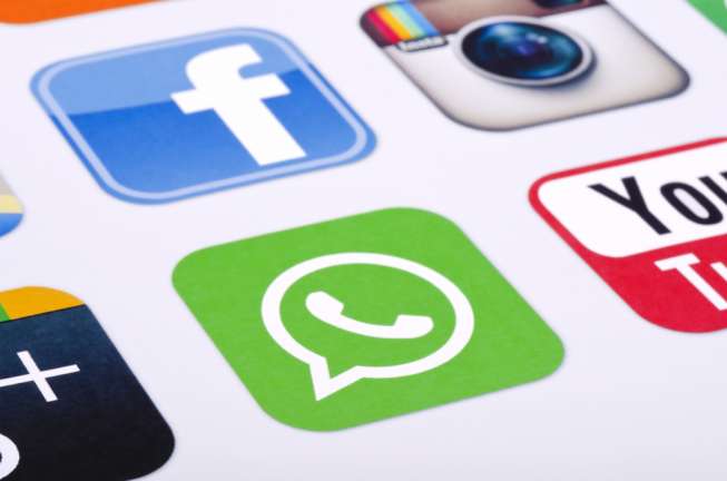 Ilustrasi WhatsApp and Facebook. [Shutterstock]