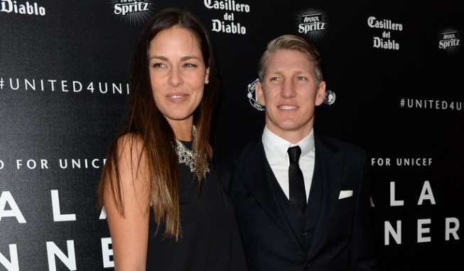 Ana Ivanovic dan Bastian Schweinsteiger [AFP/Oli Scarff]