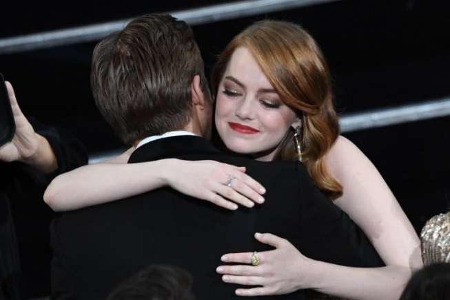 Aktris Emma Stone saat diumumkan menangi kategori aktris terbaik di Academy Awards 2017. [AFP]