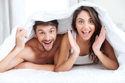 Ilustrasi pasangan di tempat tidur. (Shutterstock)