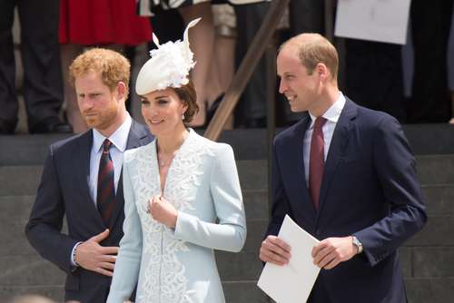 Putri Kate Middleton bersama Pangeran William dan Pangeran Harry saat berada di St Pauls, London, Jerman, pada 10 Juni 2016. [shutterstock]