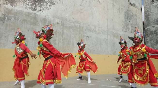 Tari topeng di Kampung Budaya Polowijen, Kabupaten Malang, Jawa Timur. [Dok Panitia]