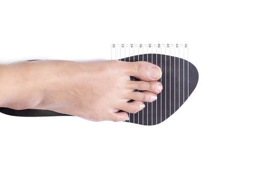 Ilustrasi menghitung ukuran sepatu. (Shutterstock)