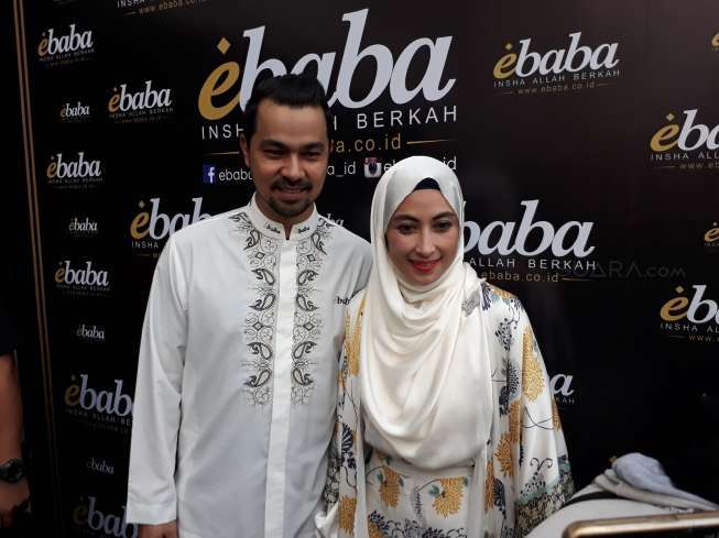 Annisa Trihapsari dan Sultan Djorghi di acara ebaba.com di F Mansion, Pondok Indah, Jakarta Selatan, Jumat, (19/5/2017).  [suara.com/Puput]