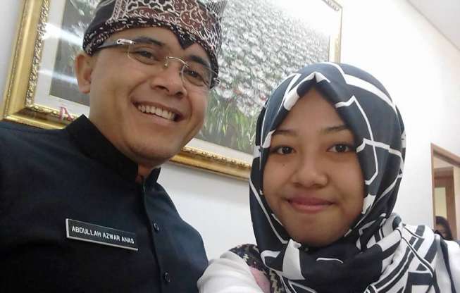 Asa Firda Inayah alias Afi Nihaya Faradisa bersama Bupati Banyuwangi, Abdullah Azwar Anas. (dok pribadi/Facebook Afi)