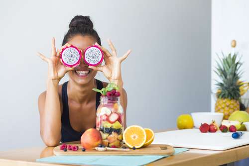 Ilustrasi perempuan dengan diet atau pola makan sehat. (Shutterstock)