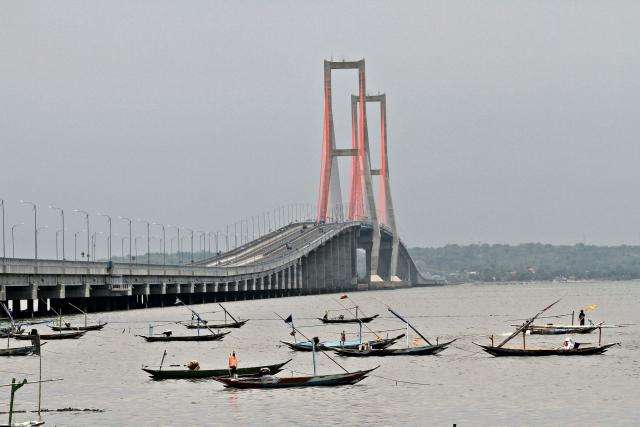 Kawasan Jembatan Suramadu yang menghubungkan Pulau Jawa dengan Pulau Madura. [Dok Kementerian PUPR]