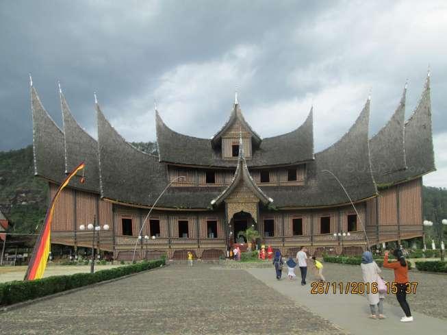 Istano Basa Pagaruyung, di Batusangkar, Kabupaten Tanah Datar, Sumatera Barat. [Suara.com/Adhitya Himawan]