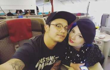 Pasangan artis Derby Romero dan  Claudia Adinda. [Instagram/@derbyromero]