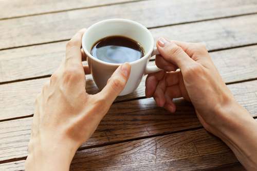 Ilustrasi minum kopi. (Shutterstock)