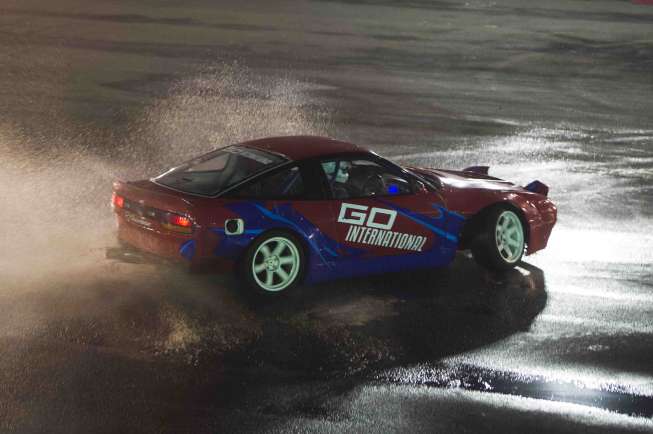 Drifter Indonesia Dika CH beraksi pada sesi Taxi Drift dalam Intersport World Stage 2017 di Halaman Parkir Barat JIExpo, Jakarta, Sabtu (4/11).