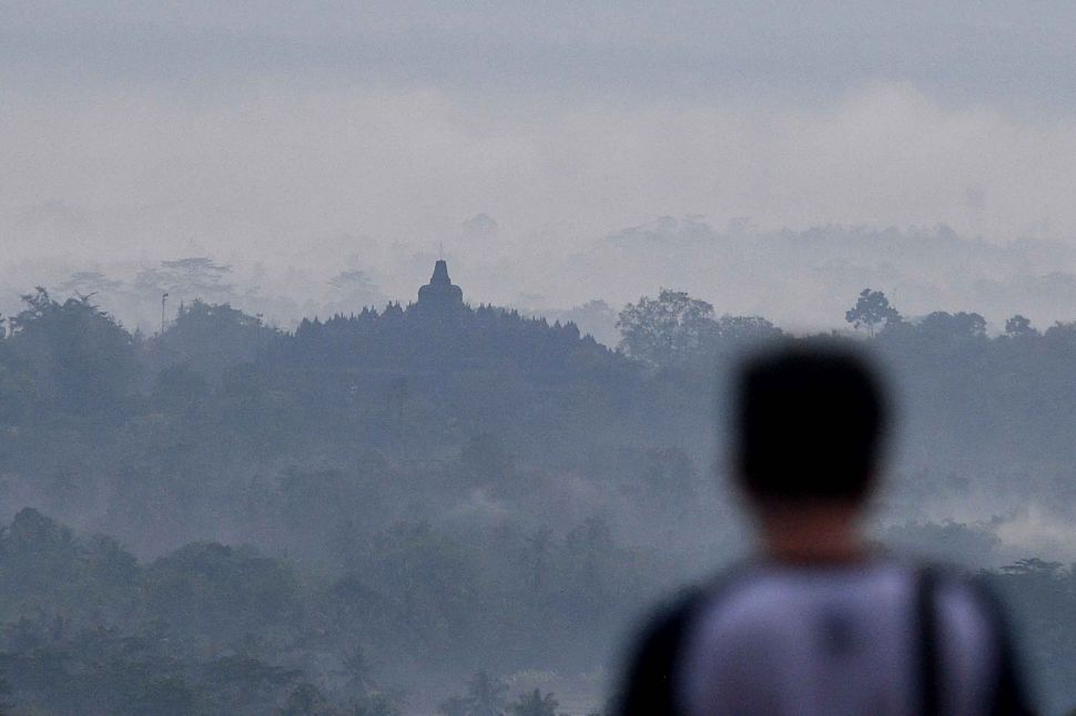 Wisata Punthuk Setumbu, Borobudur, Magelang, Jawa Tengah, Kamis (30/11). 