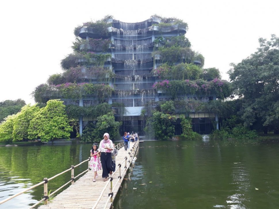 Banyak spot menarik untuk berswafoto di Taman Buah Mekarsari. (Suara.com/Risna Halidi)