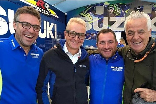 Kevin Schwantz (kedua dari kiri) menjadi juara dunia kelas 500cc tahun 1993 bersama Suzuki. [Instagram@kschwantz34]