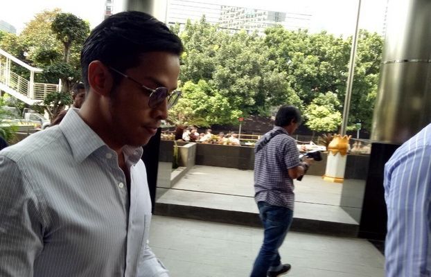 Putra Setya Novanto, Rheza Herwindo, memenuhi pemanggilan KPK untuk diperiksa terkait kasus e-KTP di Gedung KPK, Jalan Kuningan Persada, Jakarta Selatan, Rabu (10/1/2018). [Suara.com/Nikolaus Tolen]