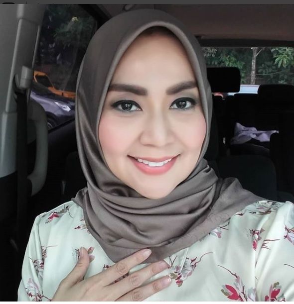 Tessa Kaunang cantik berhijab. (Instagram)