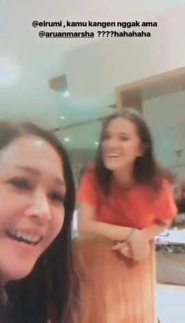 Maia Estianty bersama Marsha Aruan dalam video Insta Story. 