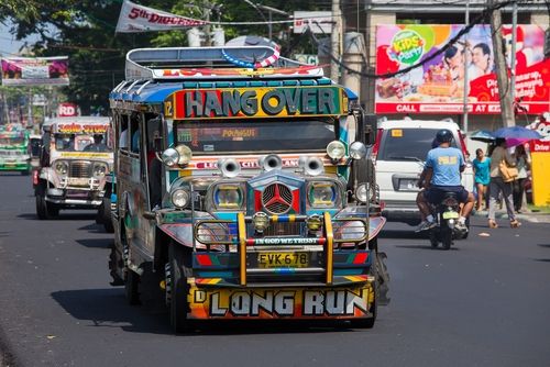 Ilustrasi Jeepney, angkutan umum khas Manila. (Shutterstock)